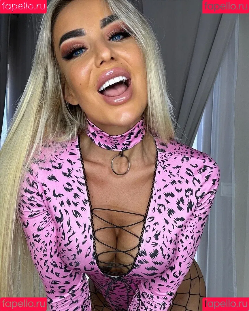Lucy Sea Onlyfans Photo Gallery 