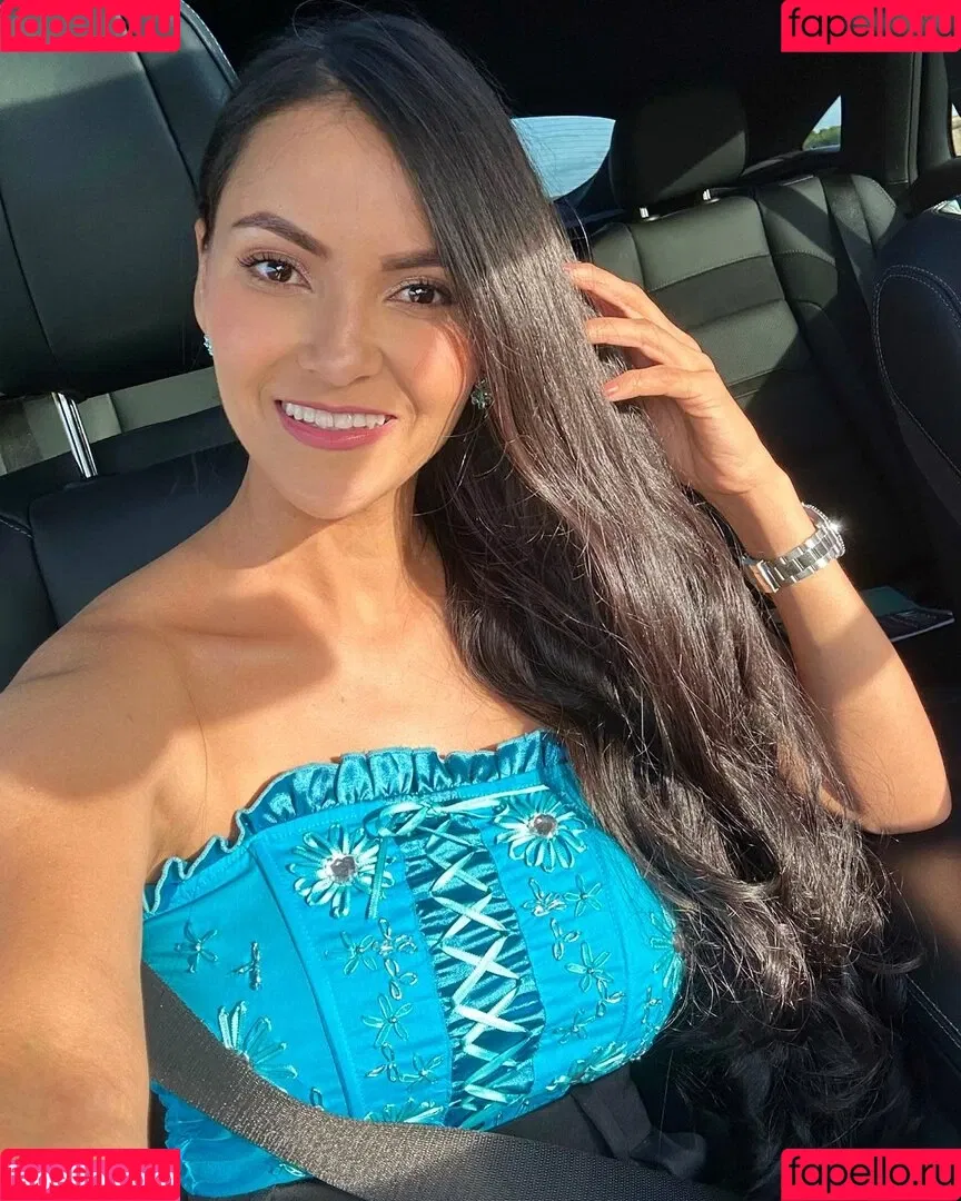 Kattia Vides Onlyfans Photo Gallery 