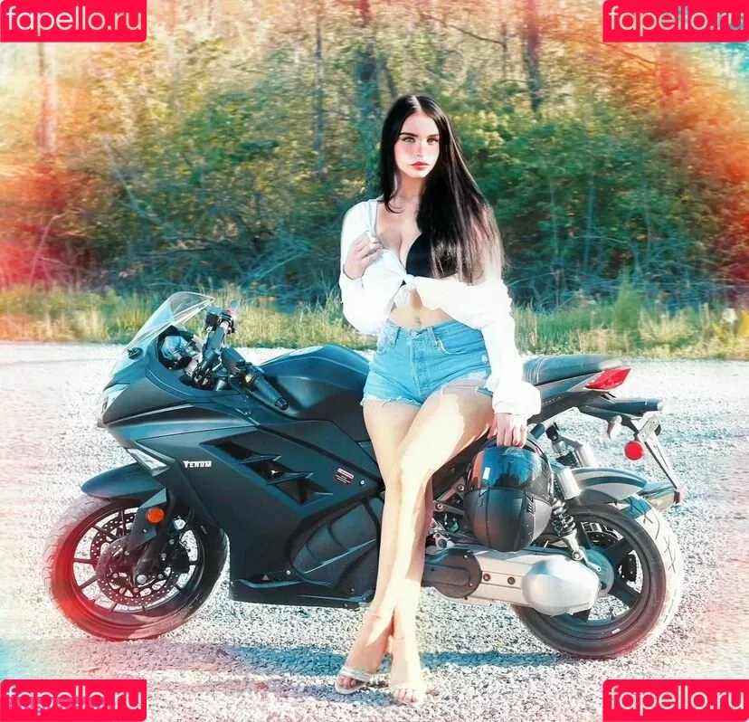 Avylynnet Onlyfans Photo Gallery 