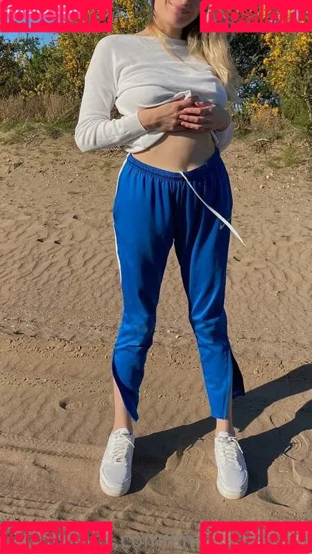 Emilyzoe2030 Onlyfans Photo Gallery 