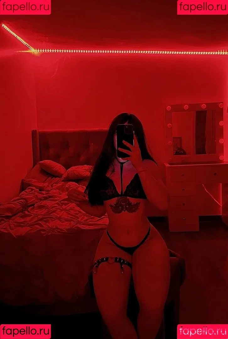 Genesiscruzm Onlyfans Photo Gallery 