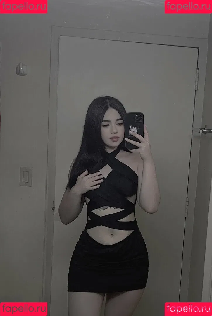 Genesiscruzm Onlyfans Photo Gallery 