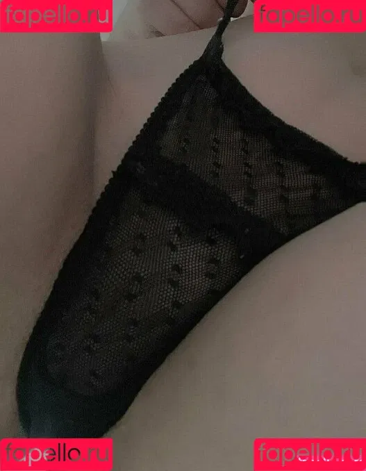 Genesiscruzm Onlyfans Photo Gallery 
