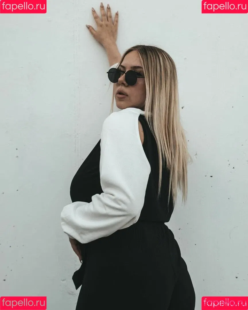 Stefanie Onlyfans Photo Gallery 