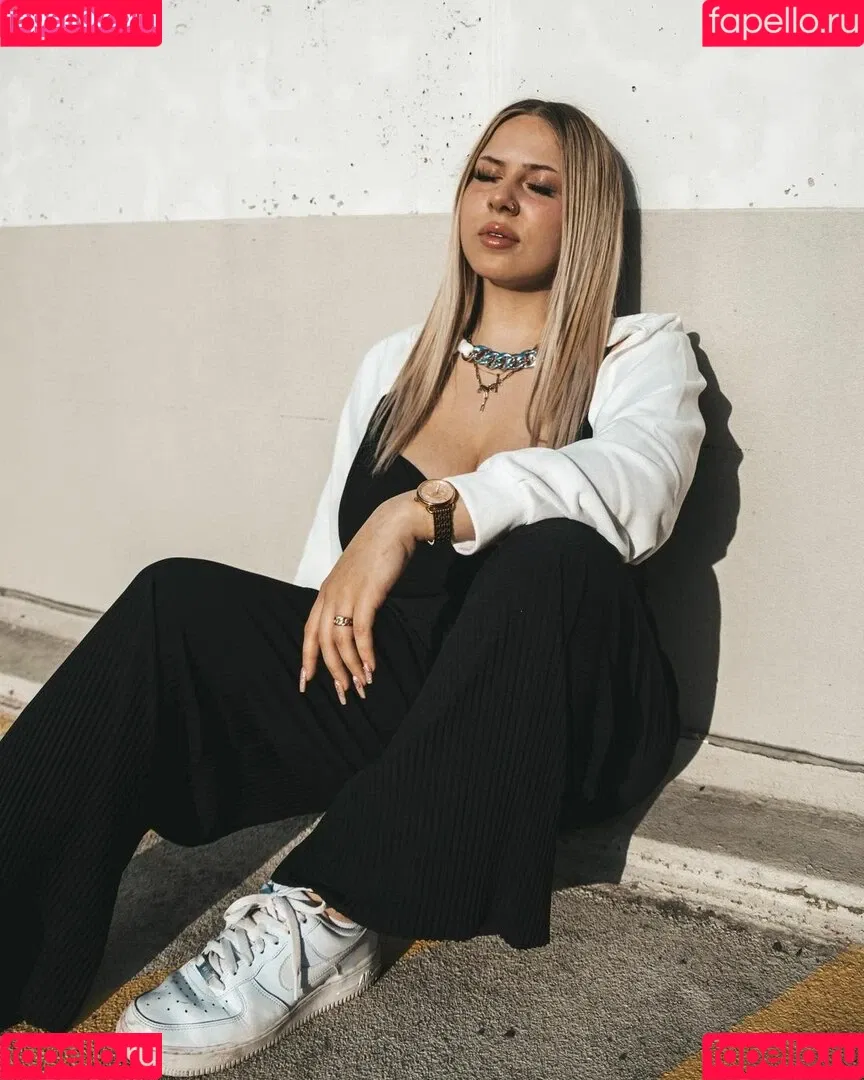 Stefanie Onlyfans Photo Gallery 