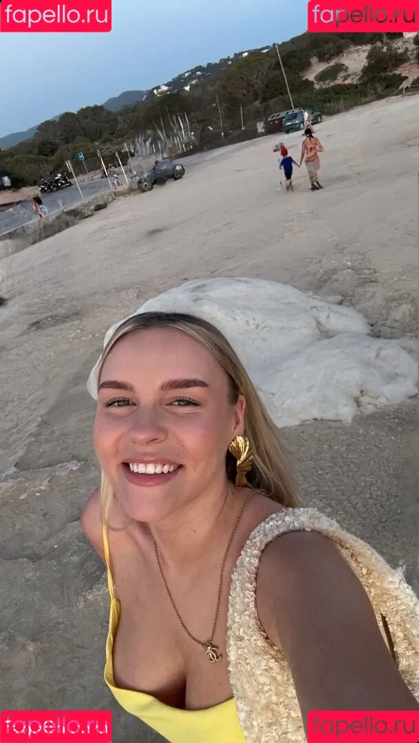Dagi Bee Onlyfans Photo Gallery 