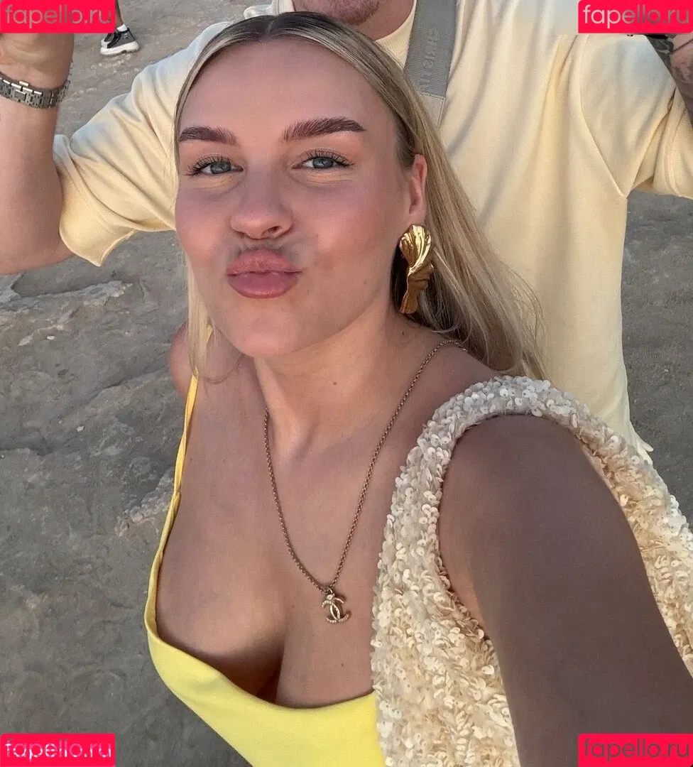 Dagi Bee Onlyfans Photo Gallery 