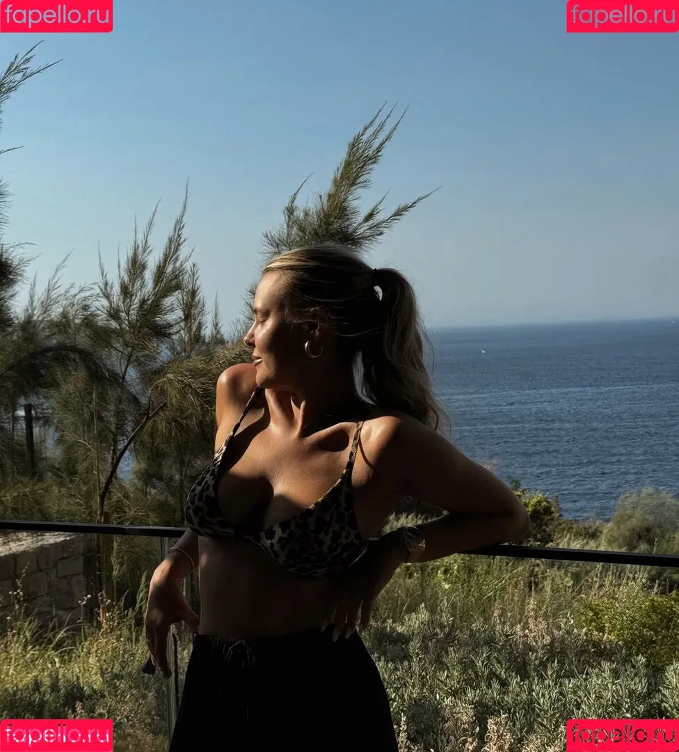 Dagi Bee Onlyfans Photo Gallery 
