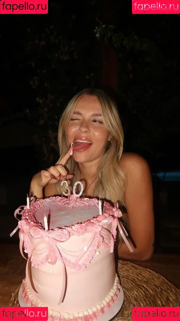 Dagi Bee Onlyfans Photo Gallery 