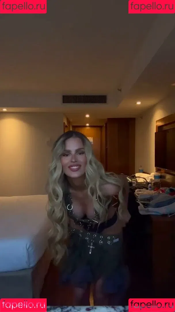 Yasmin Brunet Onlyfans Photo Gallery 