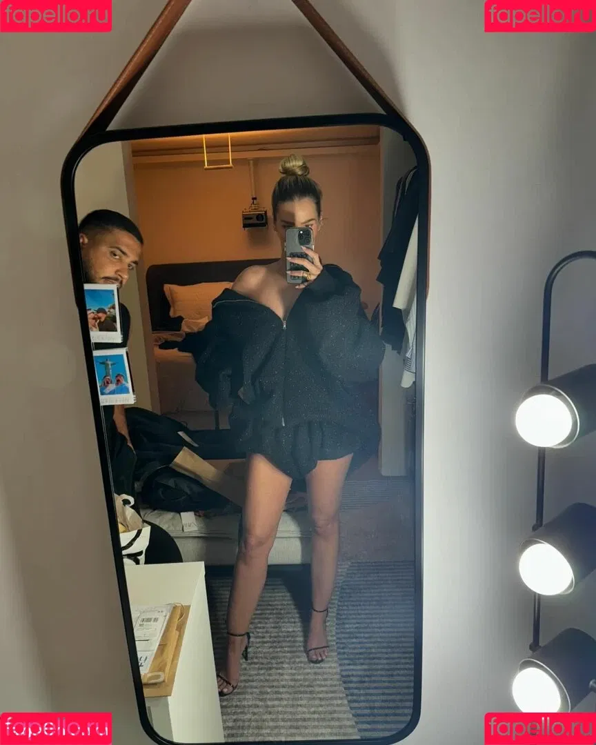 Yasmin Brunet Onlyfans Photo Gallery 
