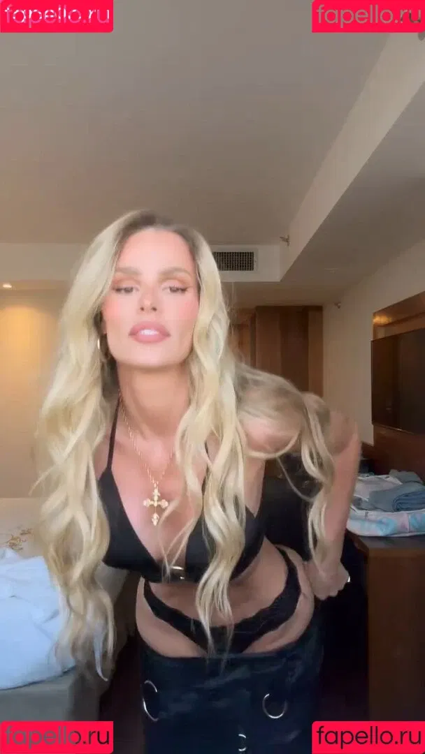 Yasmin Brunet Onlyfans Photo Gallery 