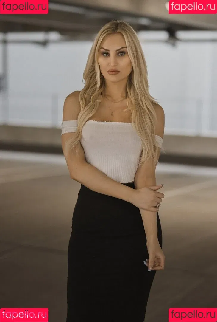 Giulie Hope Santana Onlyfans Photo Gallery 