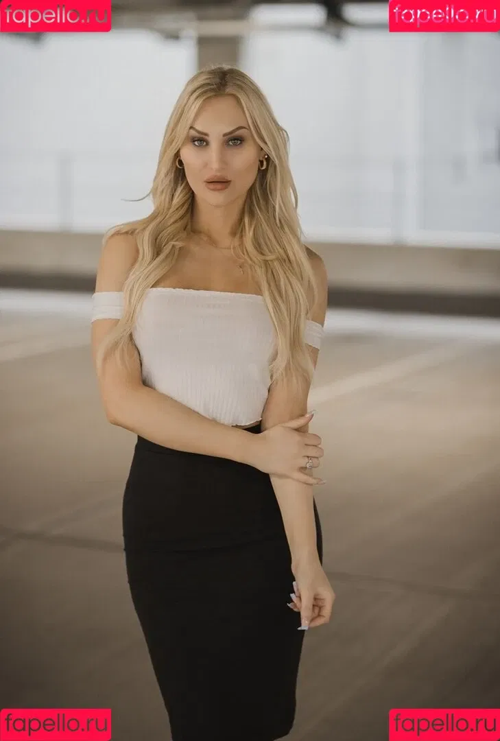 Giulie Hope Santana Onlyfans Photo Gallery 