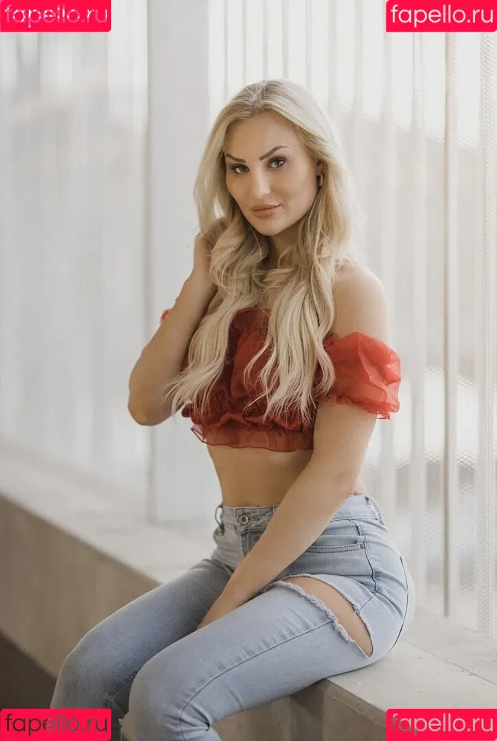 Giulie Hope Santana Onlyfans Photo Gallery 
