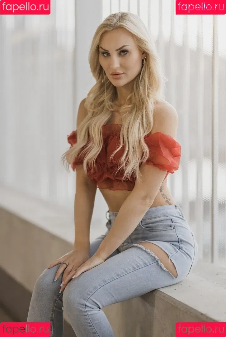 Giulie Hope Santana Onlyfans Photo Gallery 