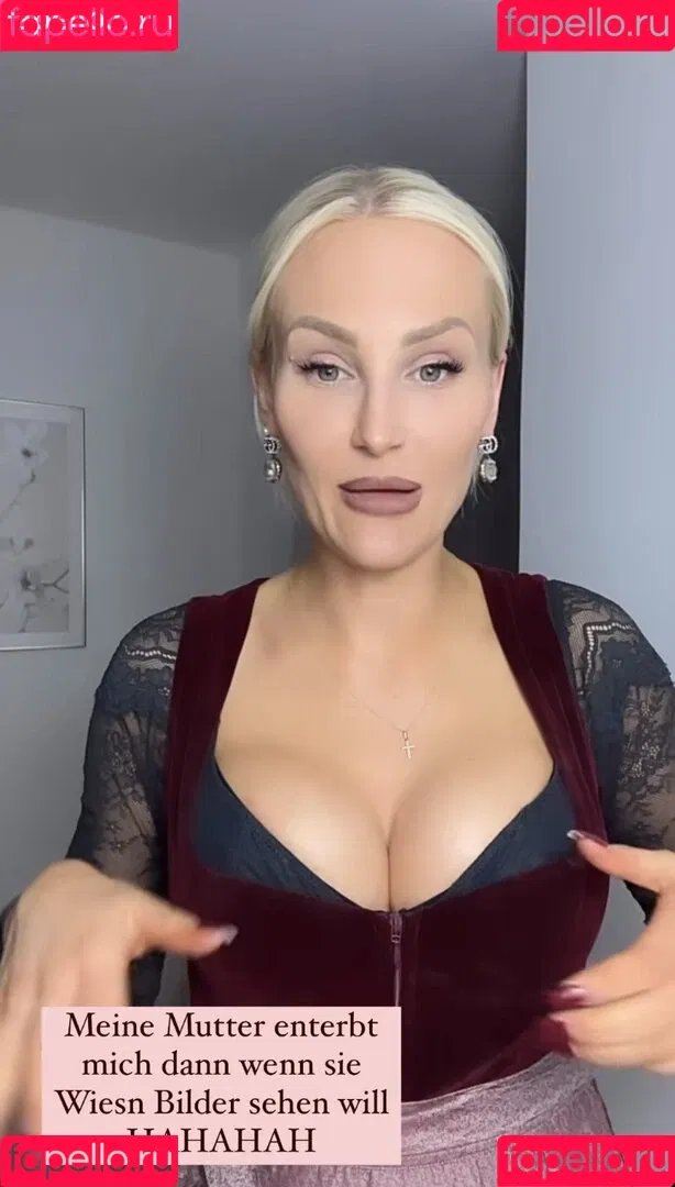 Giulie Hope Santana Onlyfans Photo Gallery 
