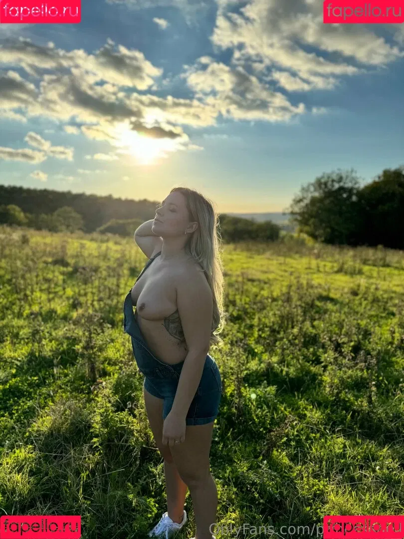 Princesspoll Onlyfans Photo Gallery 