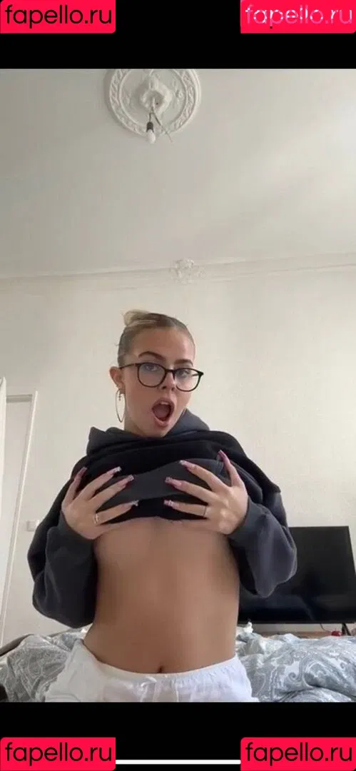 Mathilda.mkh Onlyfans Photo Gallery 