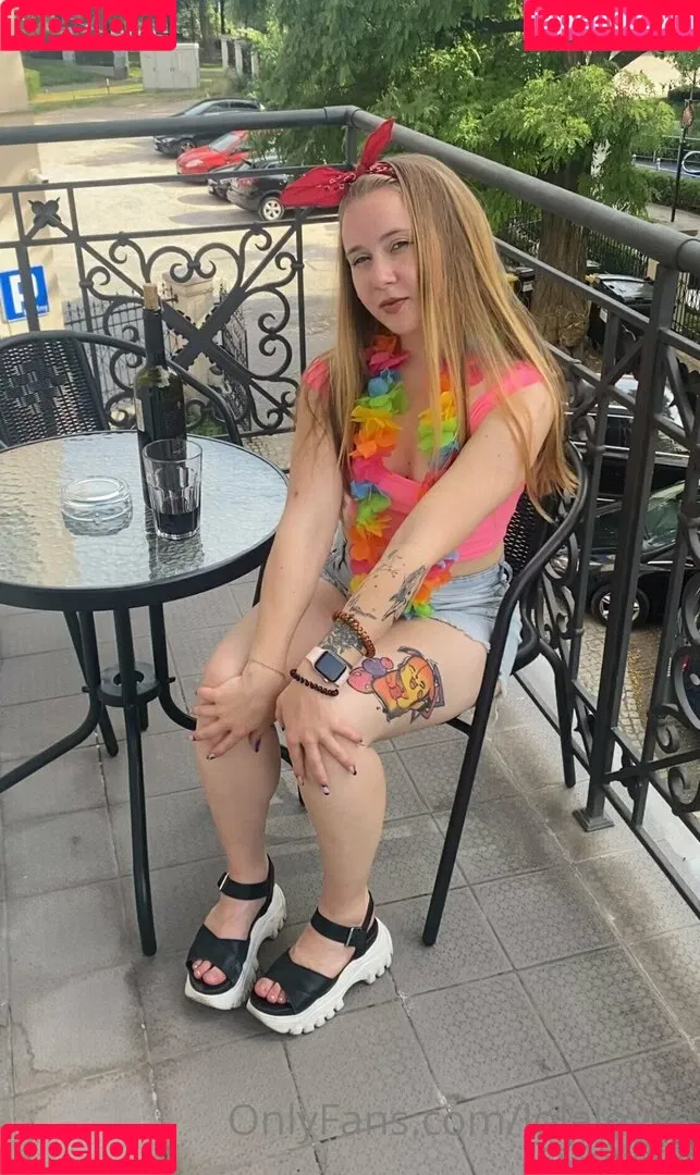lolalovve Onlyfans Photo Gallery 