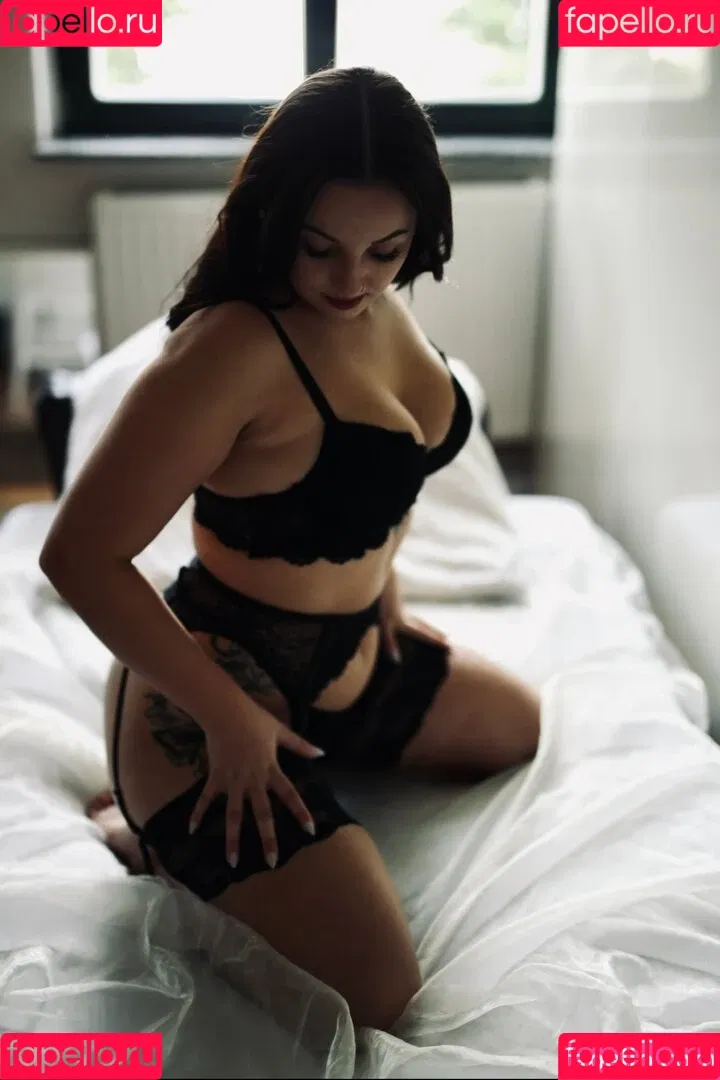 Amelie.gr_ Onlyfans Photo Gallery 