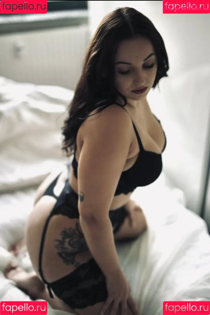 Amelie.gr_ Onlyfans Photo Gallery 