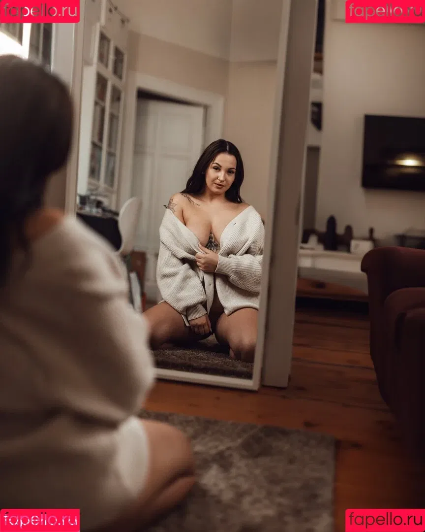 Amelie.gr_ Onlyfans Photo Gallery 