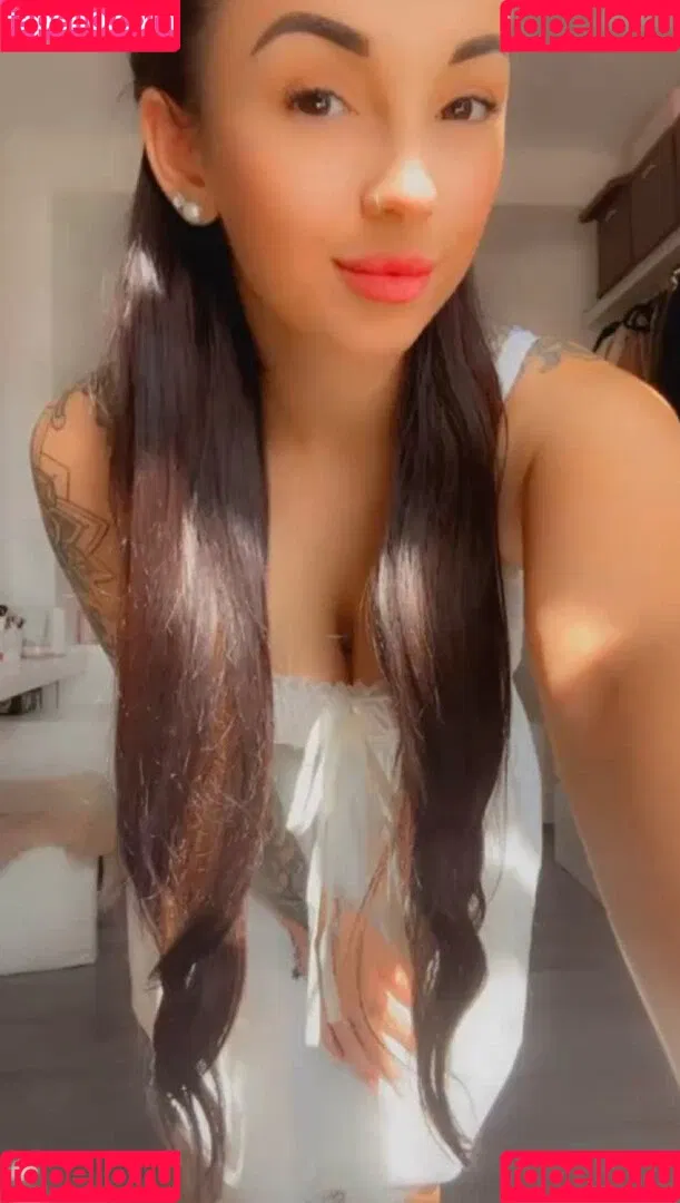 Amelie.gr_ Onlyfans Photo Gallery 