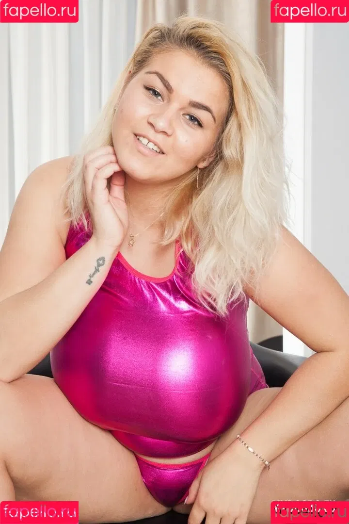 Huge Boobs Erin Onlyfans Photo Gallery 