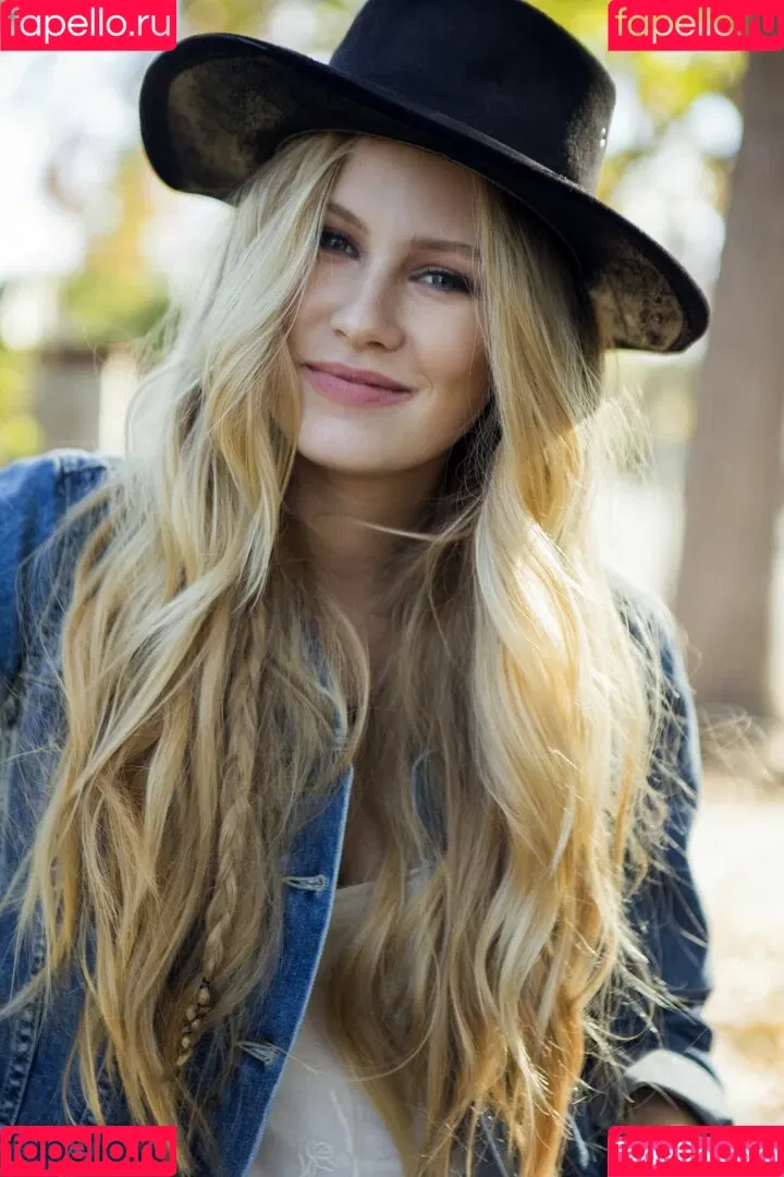 Danika Yarosh Onlyfans Photo Gallery 