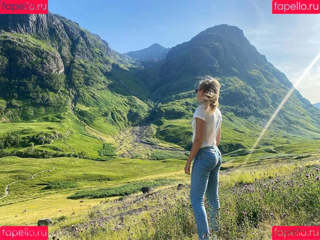Danika Yarosh Onlyfans Photo Gallery 