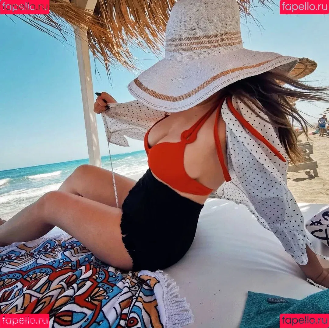 DonaSpock Onlyfans Photo Gallery 