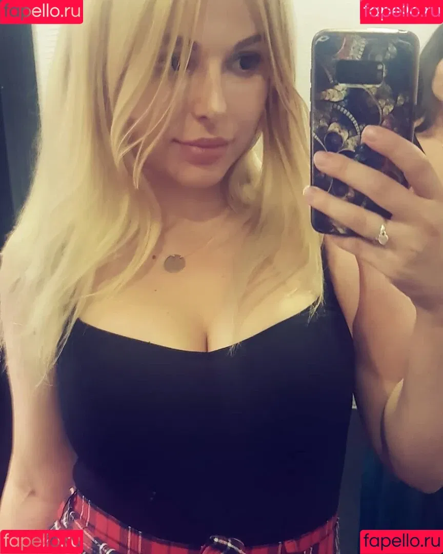 DonaSpock Onlyfans Photo Gallery 