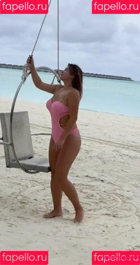 DonaSpock Onlyfans Photo Gallery 
