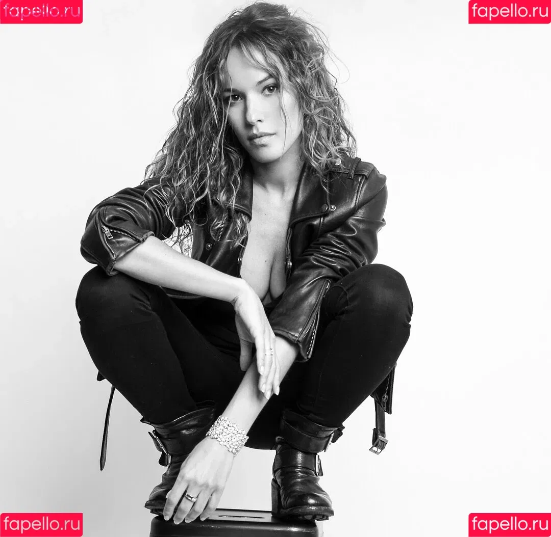 Élodie Fontan Onlyfans Photo Gallery 
