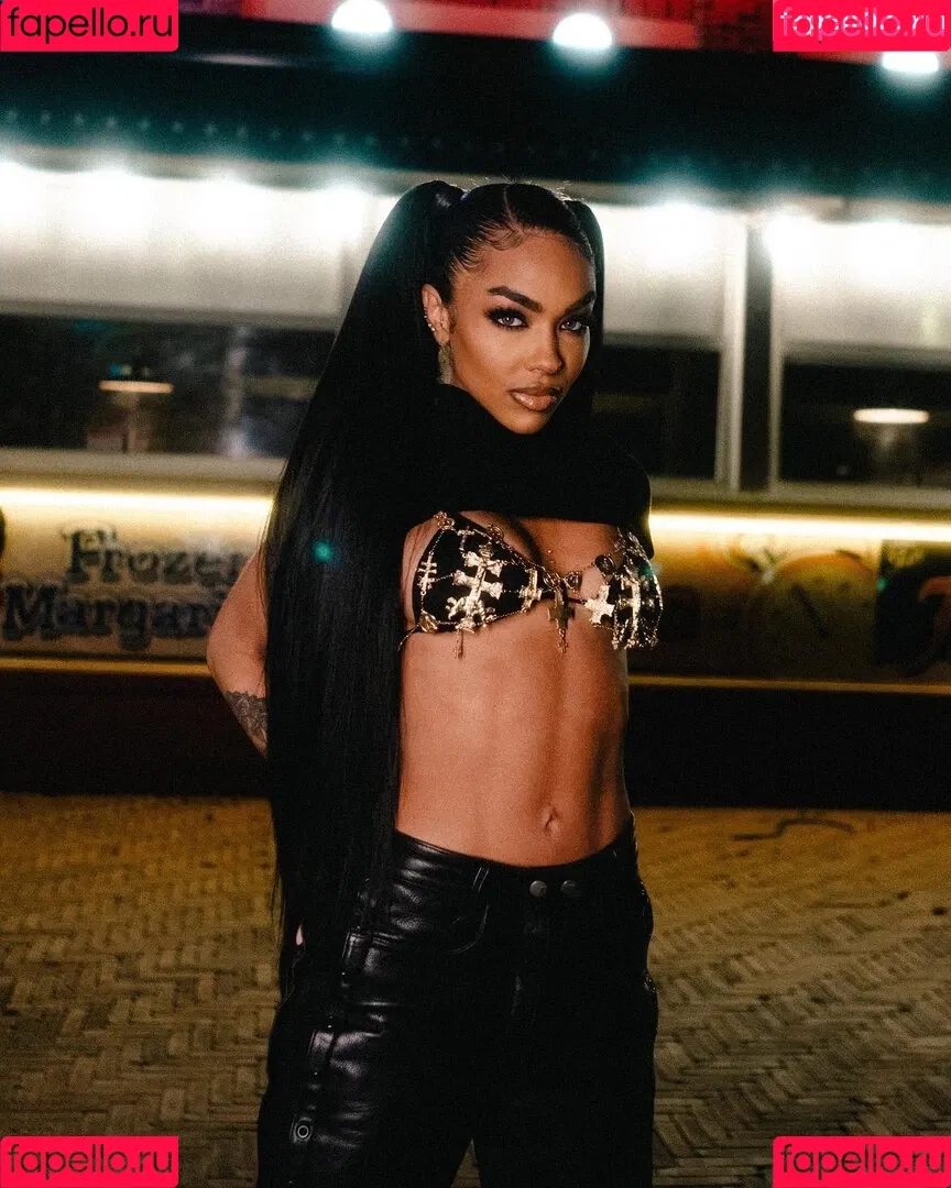 Alicia Awa Onlyfans Photo Gallery 