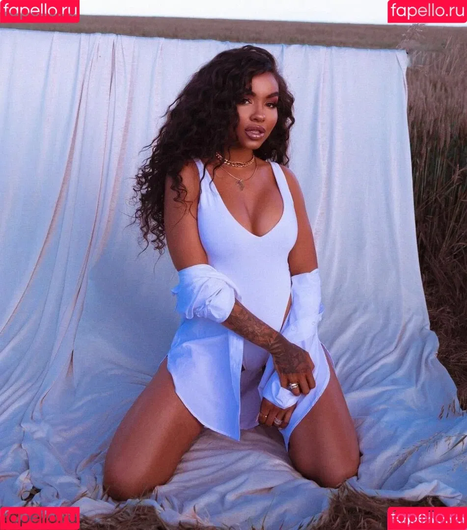 Alicia Awa Onlyfans Photo Gallery 