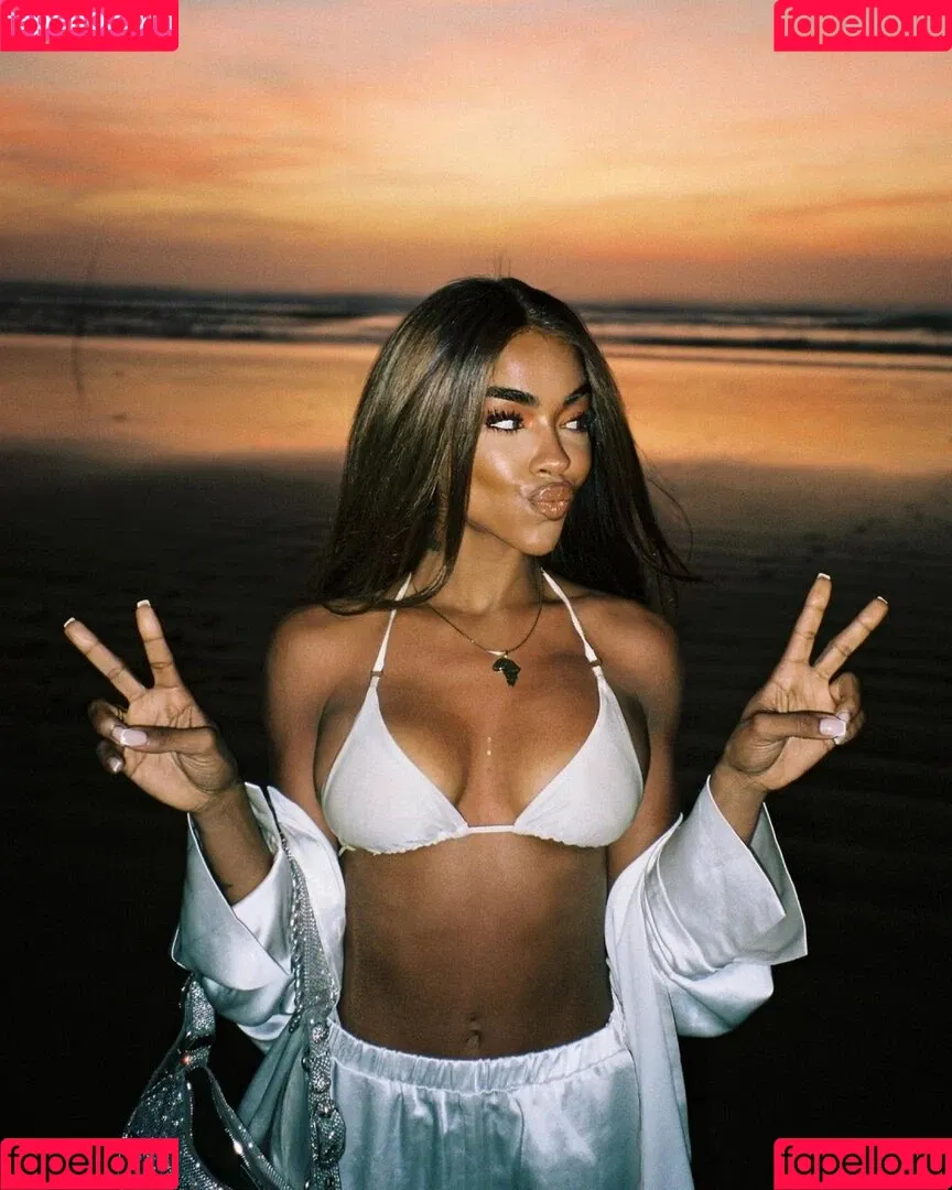 Alicia Awa Onlyfans Photo Gallery 