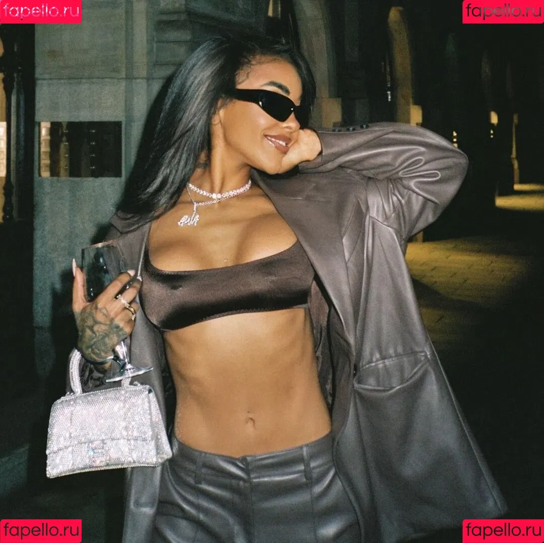 Alicia Awa Onlyfans Photo Gallery 