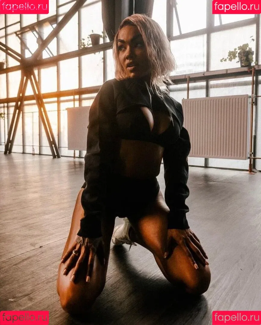 Alicia Awa Onlyfans Photo Gallery 