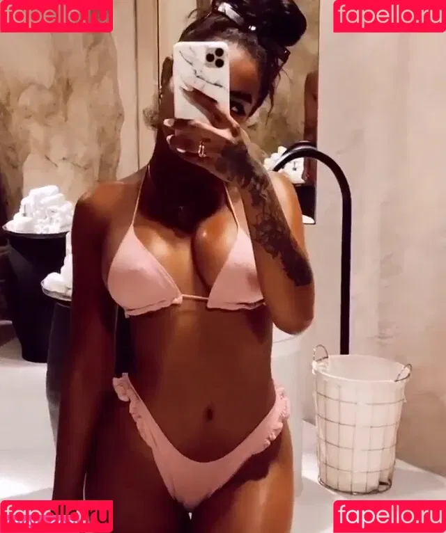 Alicia Awa Onlyfans Photo Gallery 