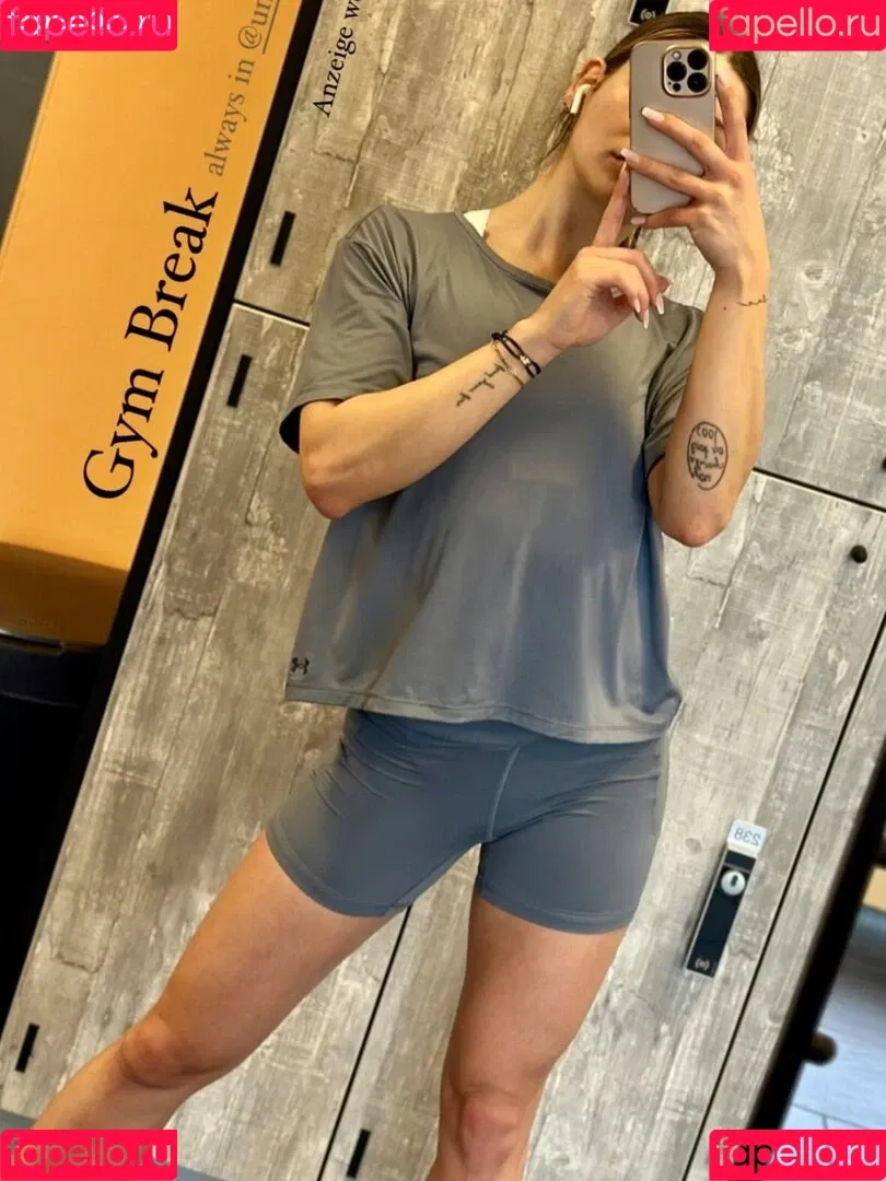 Jana Wosnitza Onlyfans Photo Gallery 