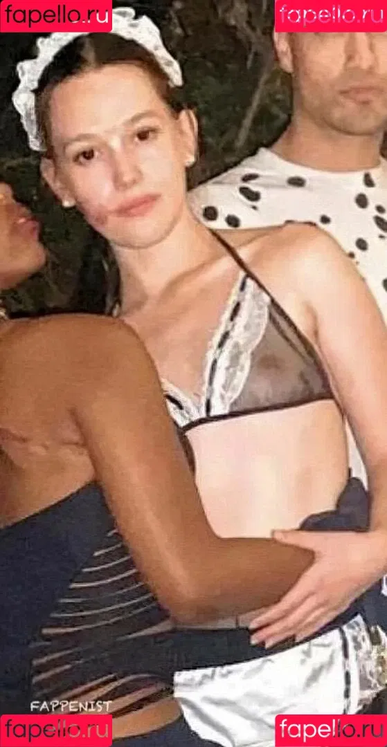 Victoria Pedretti Onlyfans Photo Gallery 