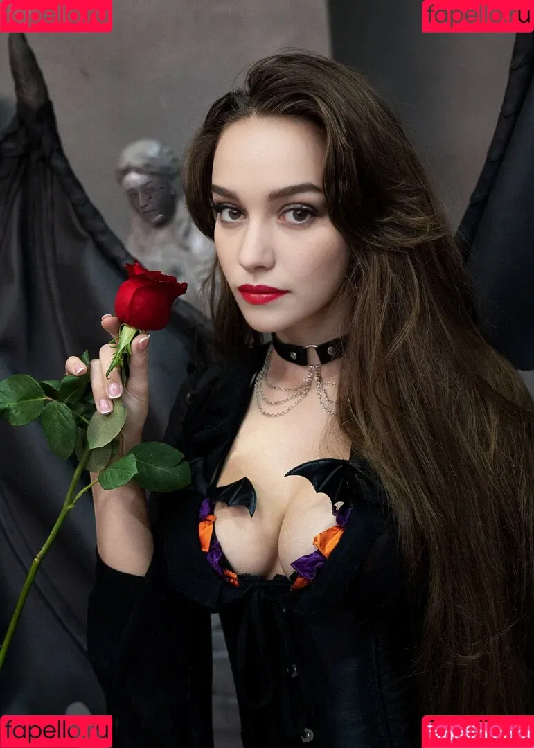 Victoria Pedretti Onlyfans Photo Gallery 