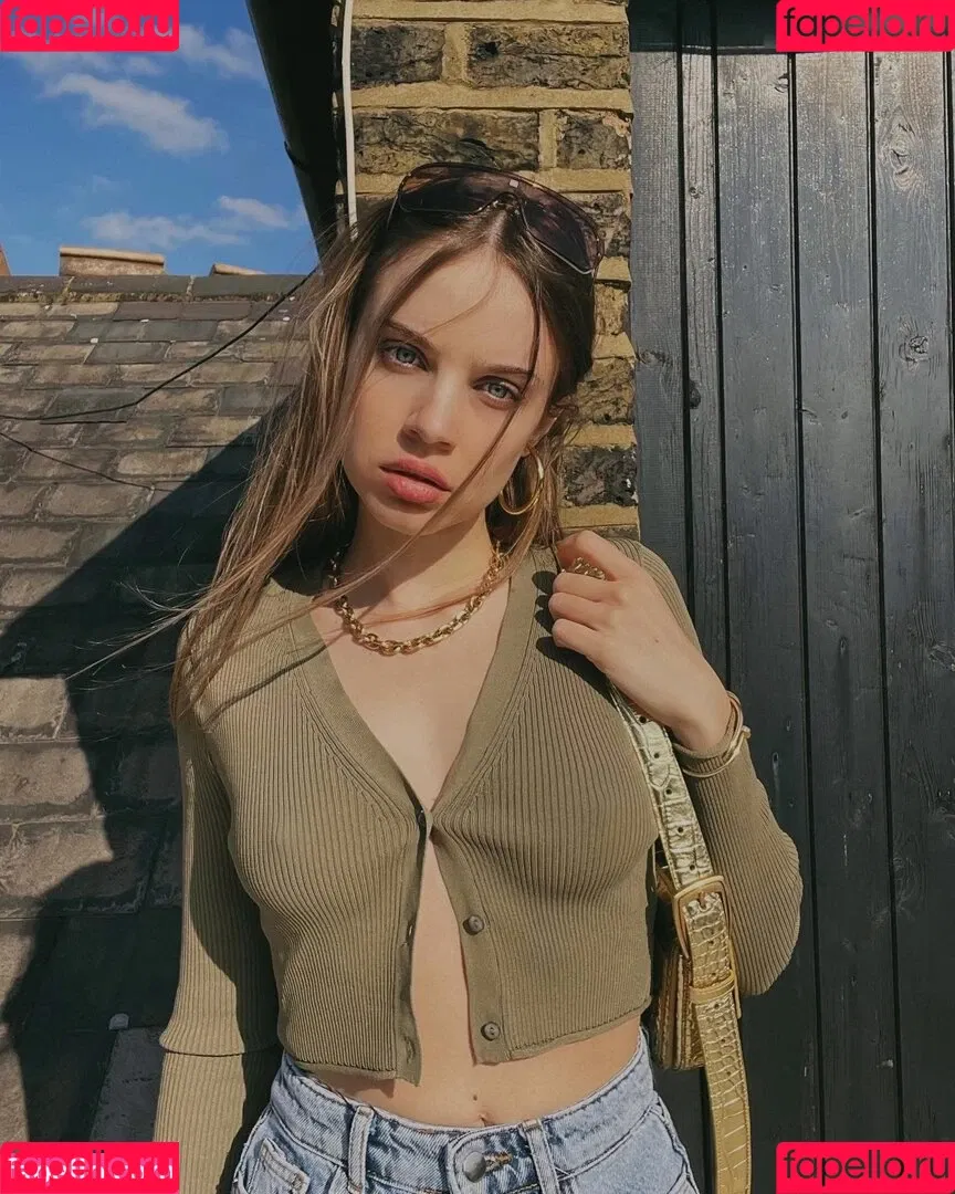 Xenia Tchoumitcheva Onlyfans Photo Gallery 