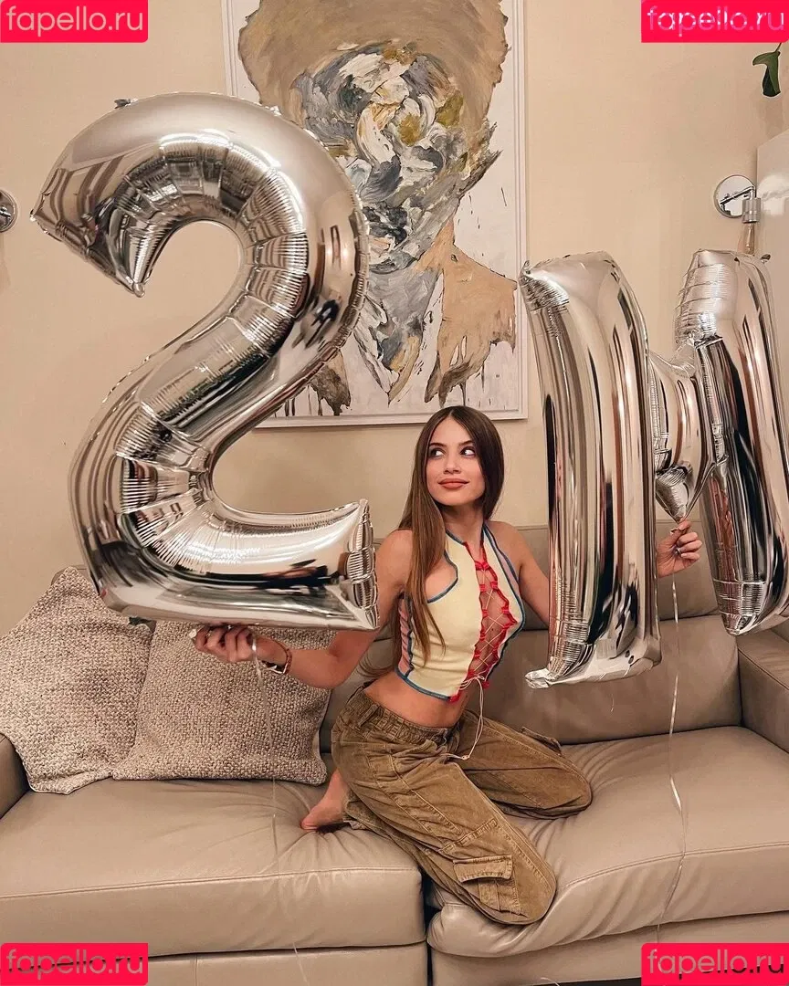 Xenia Tchoumitcheva Onlyfans Photo Gallery 