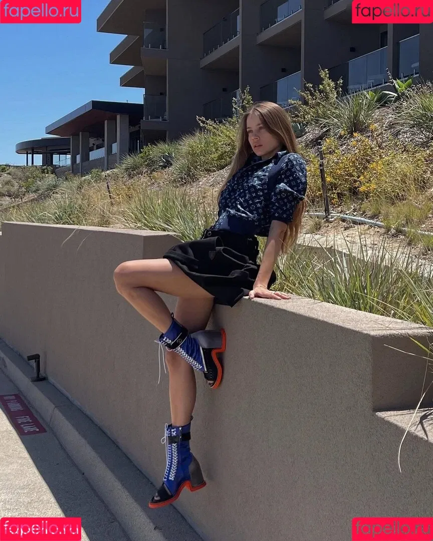 Xenia Tchoumitcheva Onlyfans Photo Gallery 