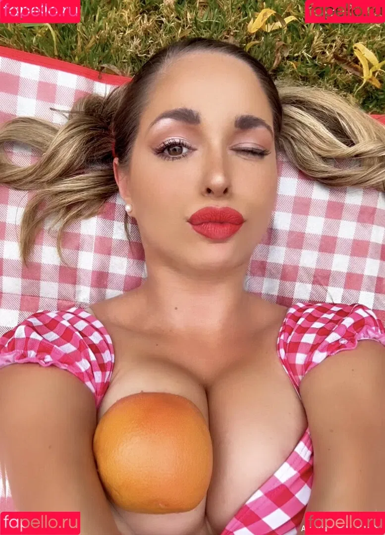 Nicole Block Onlyfans Photo Gallery 