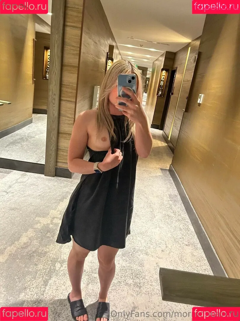 MormonBarbie Onlyfans Photo Gallery 