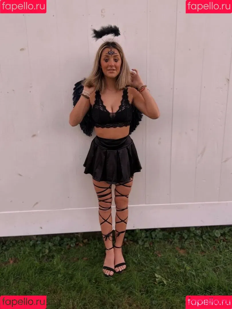 Rayna Denike Onlyfans Photo Gallery 